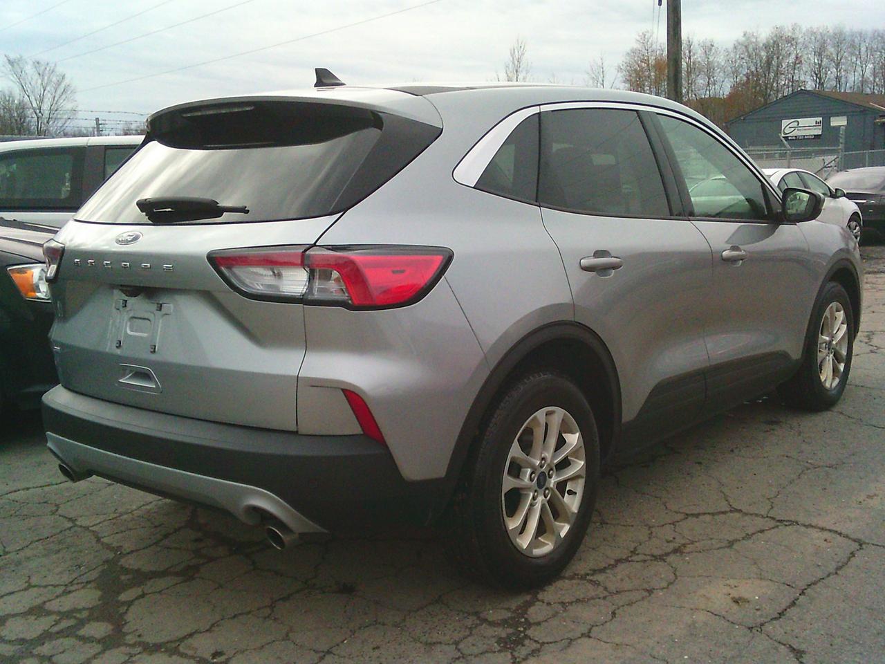 2021 Ford Escape SE Photo