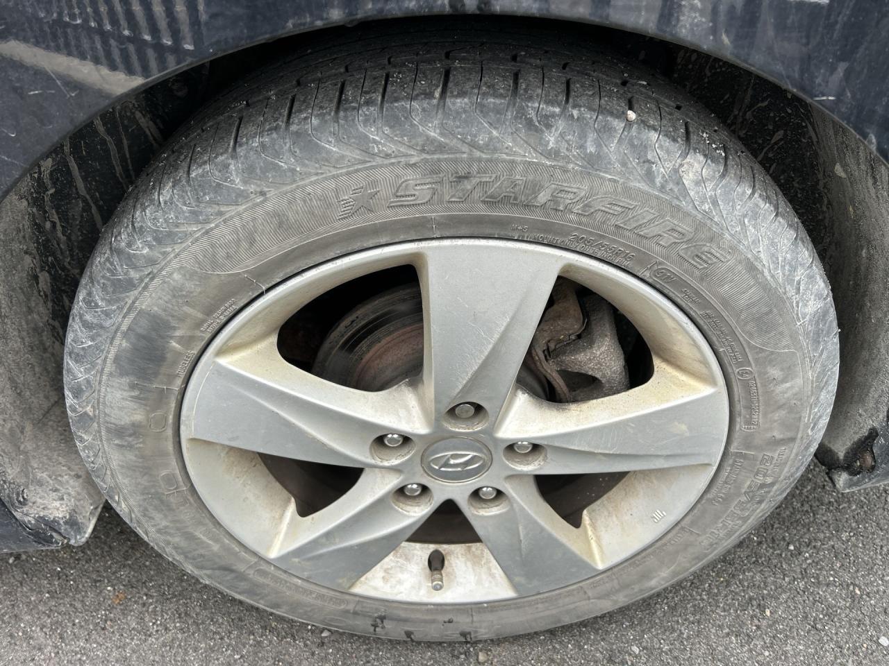 2013 Hyundai Elantra GL | 6-SPEED | SUNROOF | HTD SEATS | BLUETOOTH Photo3