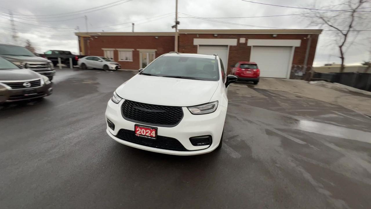 2024 Chrysler Pacifica TOURING L | HTD LEATHER | PANO ROOF | 20IN ALLOYS Photo2