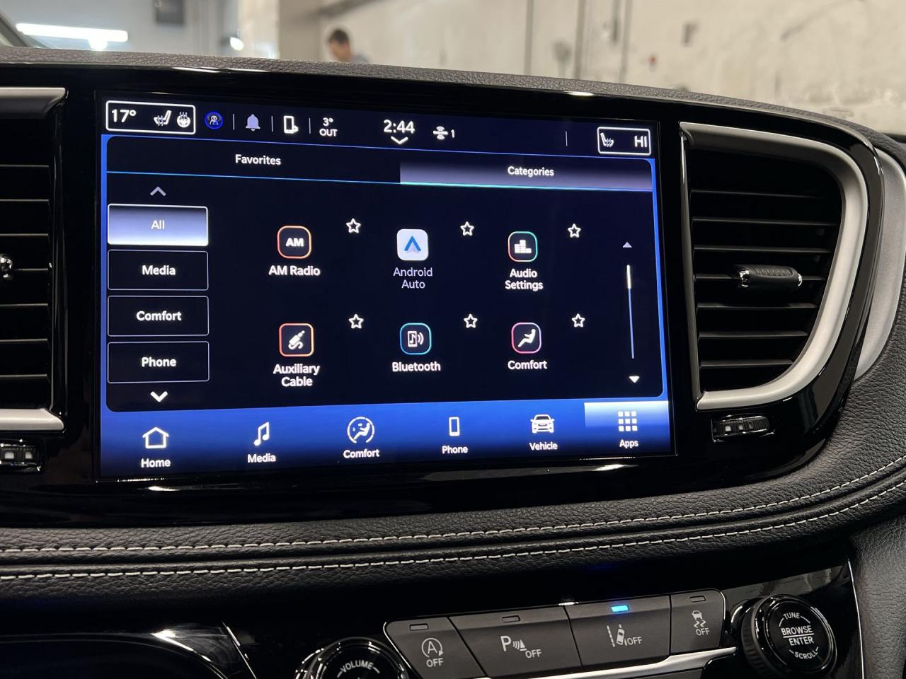 2024 Chrysler Pacifica TOURING L | HTD LEATHER | PANO ROOF | 20IN ALLOYS Photo