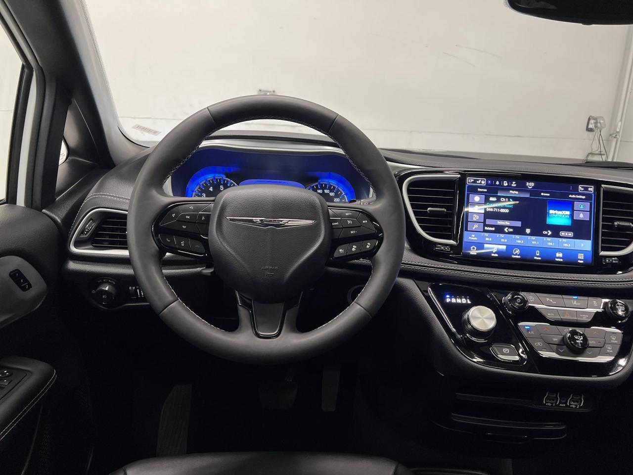 2024 Chrysler Pacifica TOURING L | HTD LEATHER | PANO ROOF | 20IN ALLOYS Photo