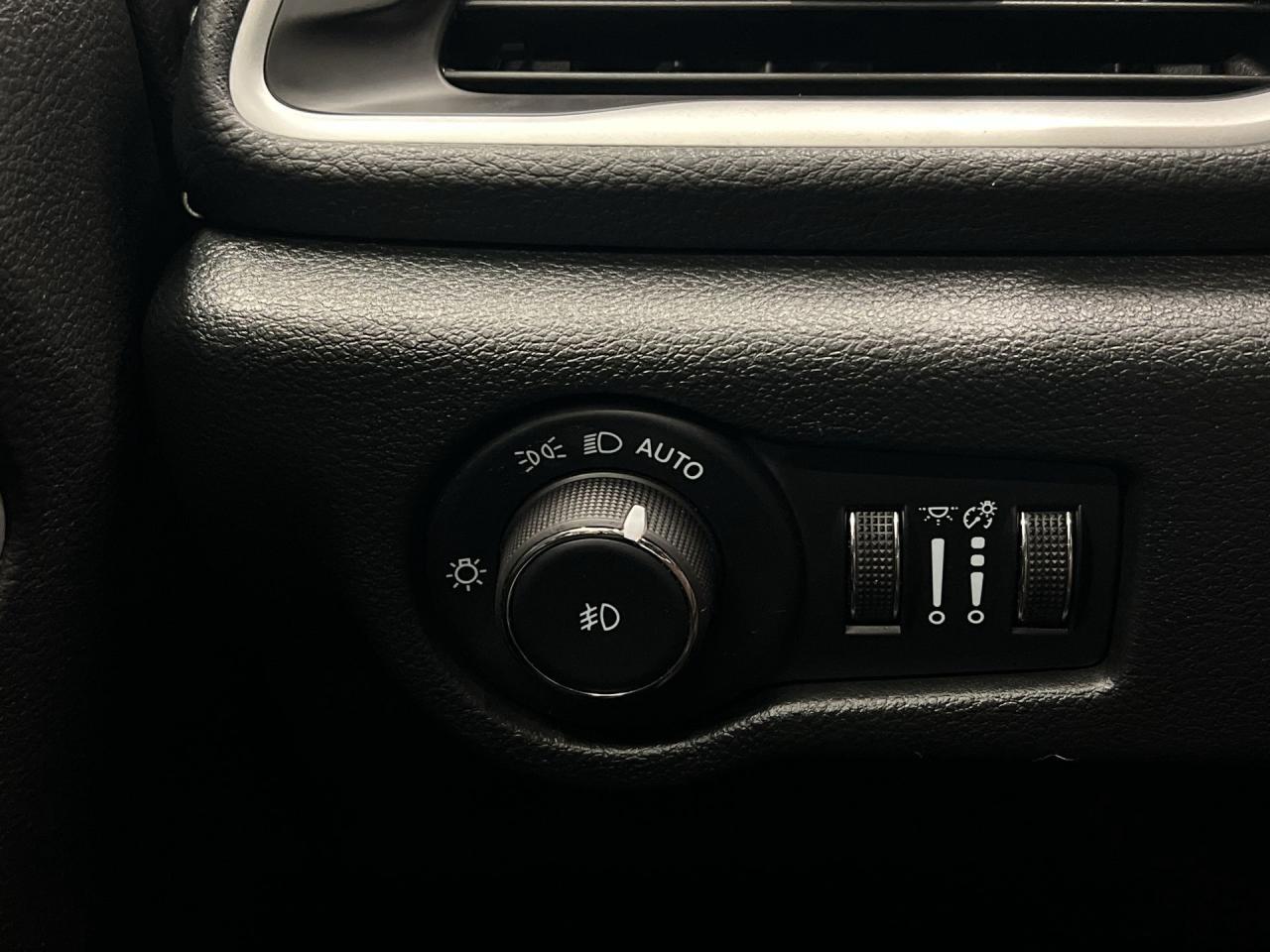 2024 Chrysler Pacifica TOURING L | HTD LEATHER | PANO ROOF | 20IN ALLOYS Photo