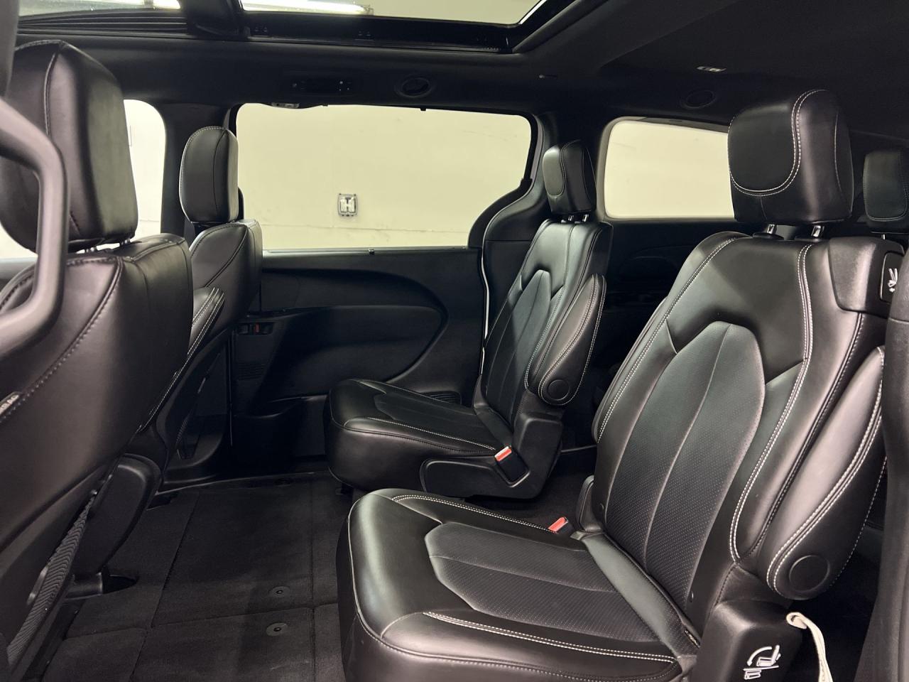 2024 Chrysler Pacifica TOURING L | HTD LEATHER | PANO ROOF | 20IN ALLOYS Photo