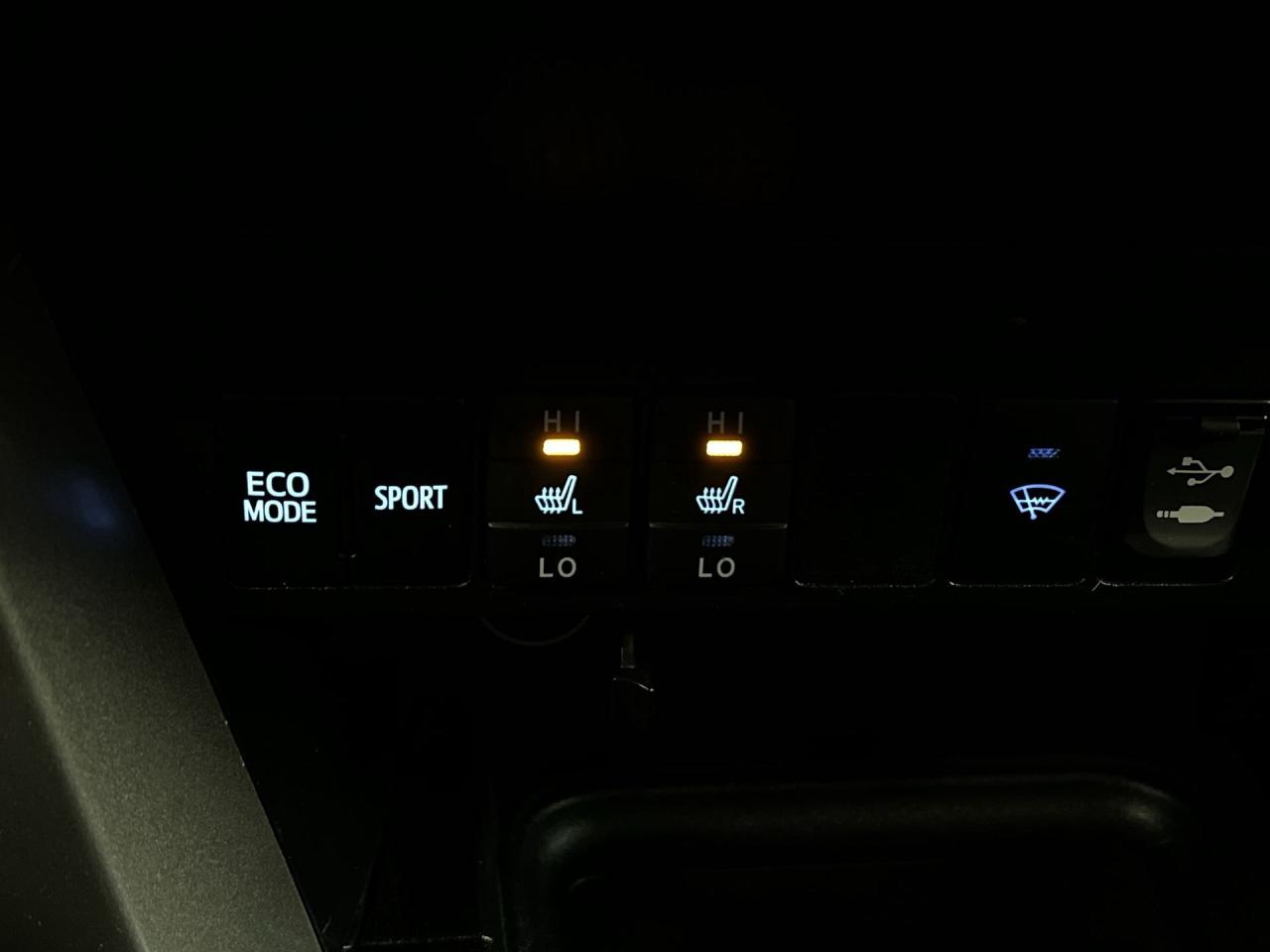 2017 Toyota RAV4 HTD SEATS | LOW KMS! | REAR CAM | KEYLESS ENTRY Photo