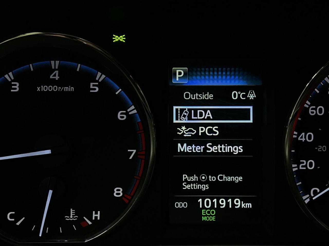 2017 Toyota RAV4 HTD SEATS | LOW KMS! | REAR CAM | KEYLESS ENTRY Photo2