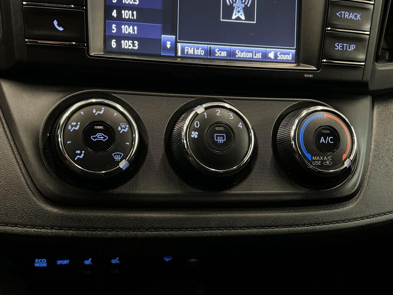 2017 Toyota RAV4 HTD SEATS | LOW KMS! | REAR CAM | KEYLESS ENTRY Photo