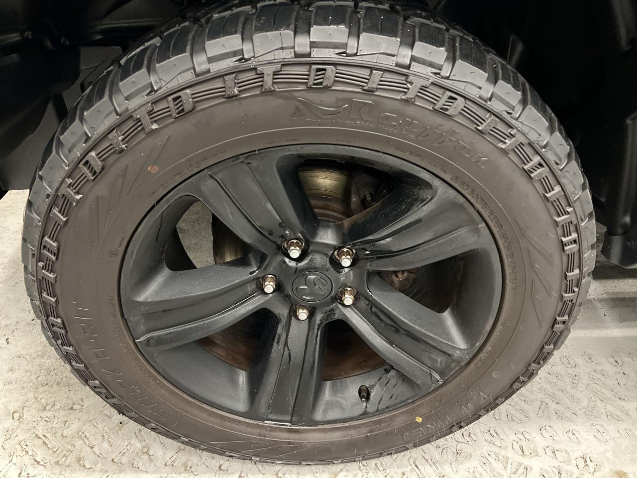 2021 RAM 1500 Classic WARLOCK 4X4 |5.7L V8 | CREW | HTD SEATS |CARPLAY Photo