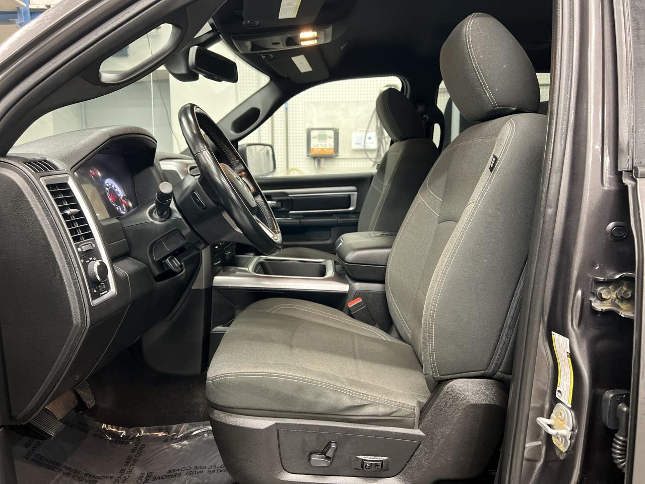 2021 RAM 1500 Classic WARLOCK 4X4 |5.7L V8 | CREW | HTD SEATS |CARPLAY Photo