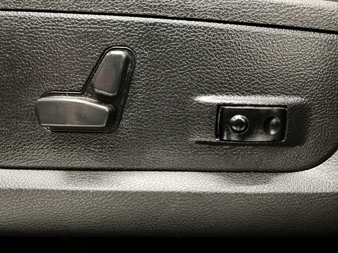 2021 RAM 1500 Classic WARLOCK 4X4 |5.7L V8 | CREW | HTD SEATS |CARPLAY Photo