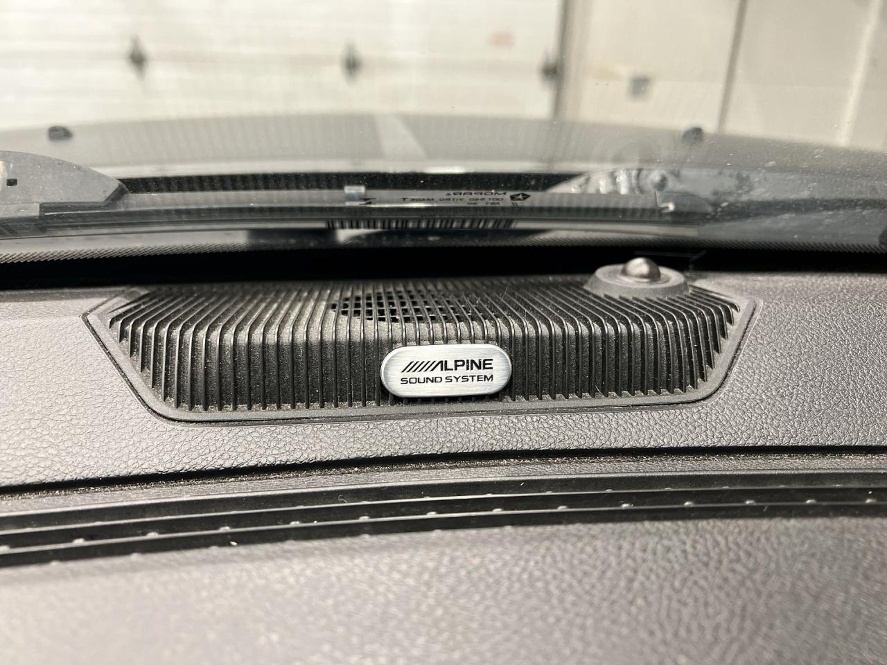 2021 RAM 1500 Classic WARLOCK 4X4 |5.7L V8 | CREW | HTD SEATS |CARPLAY Photo