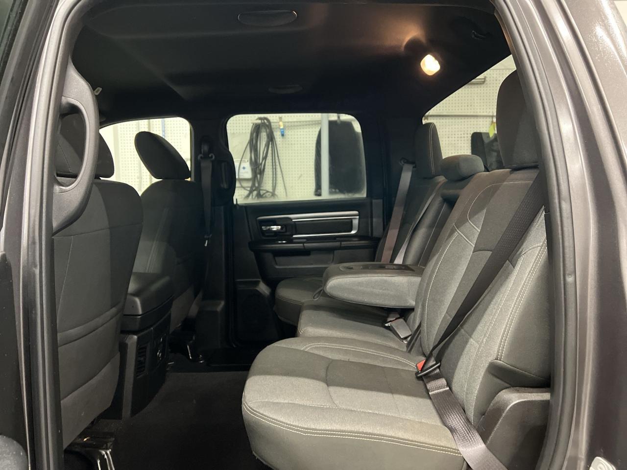 2021 RAM 1500 Classic WARLOCK 4X4 |5.7L V8 | CREW | HTD SEATS |CARPLAY Photo