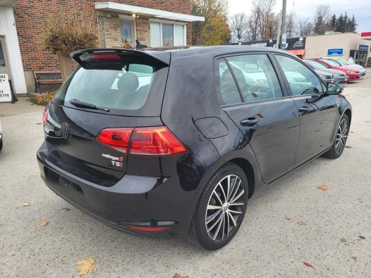 2016 Volkswagen Golf TRENDLINE Photo2