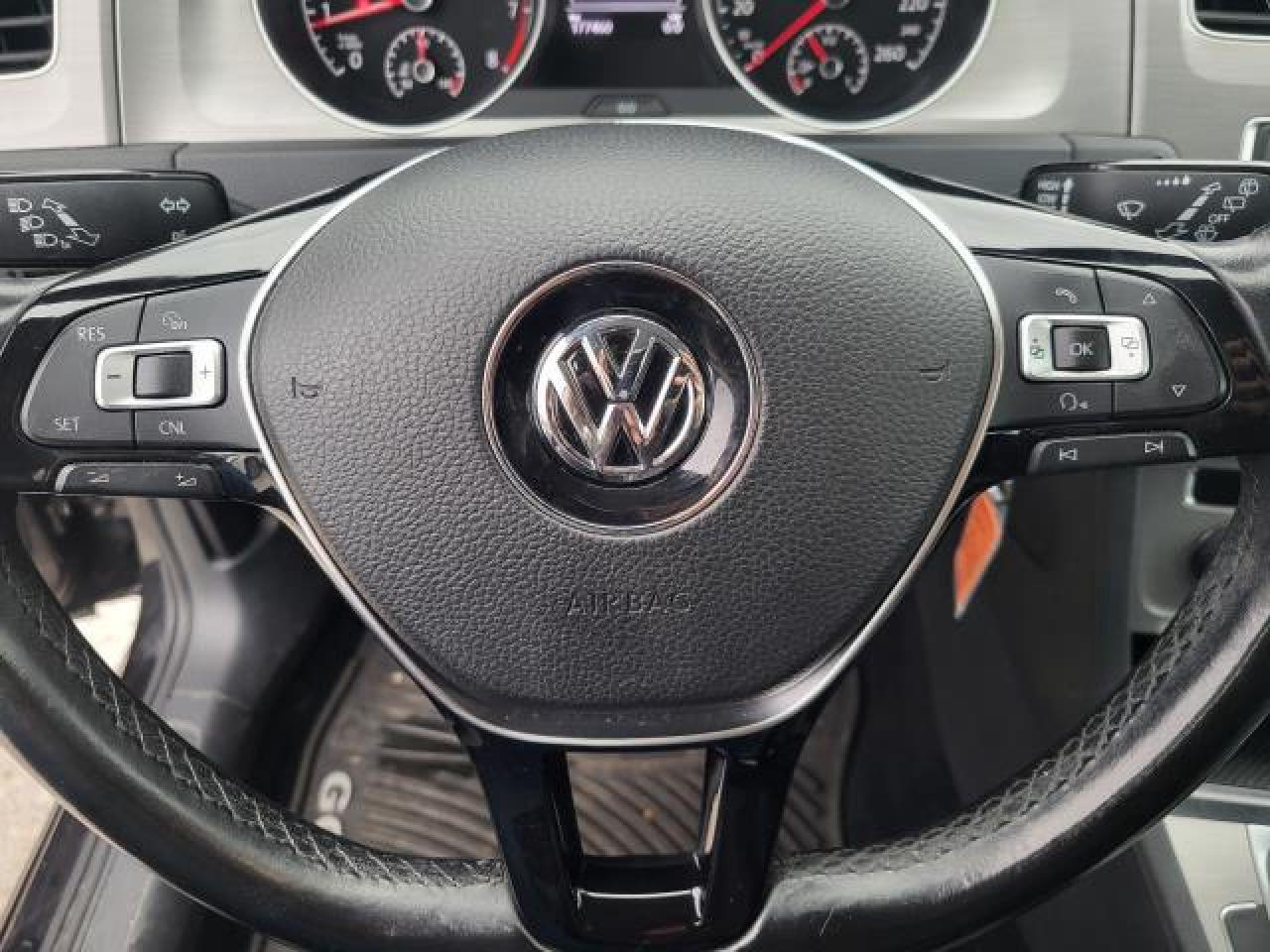 2016 Volkswagen Golf TRENDLINE Photo10