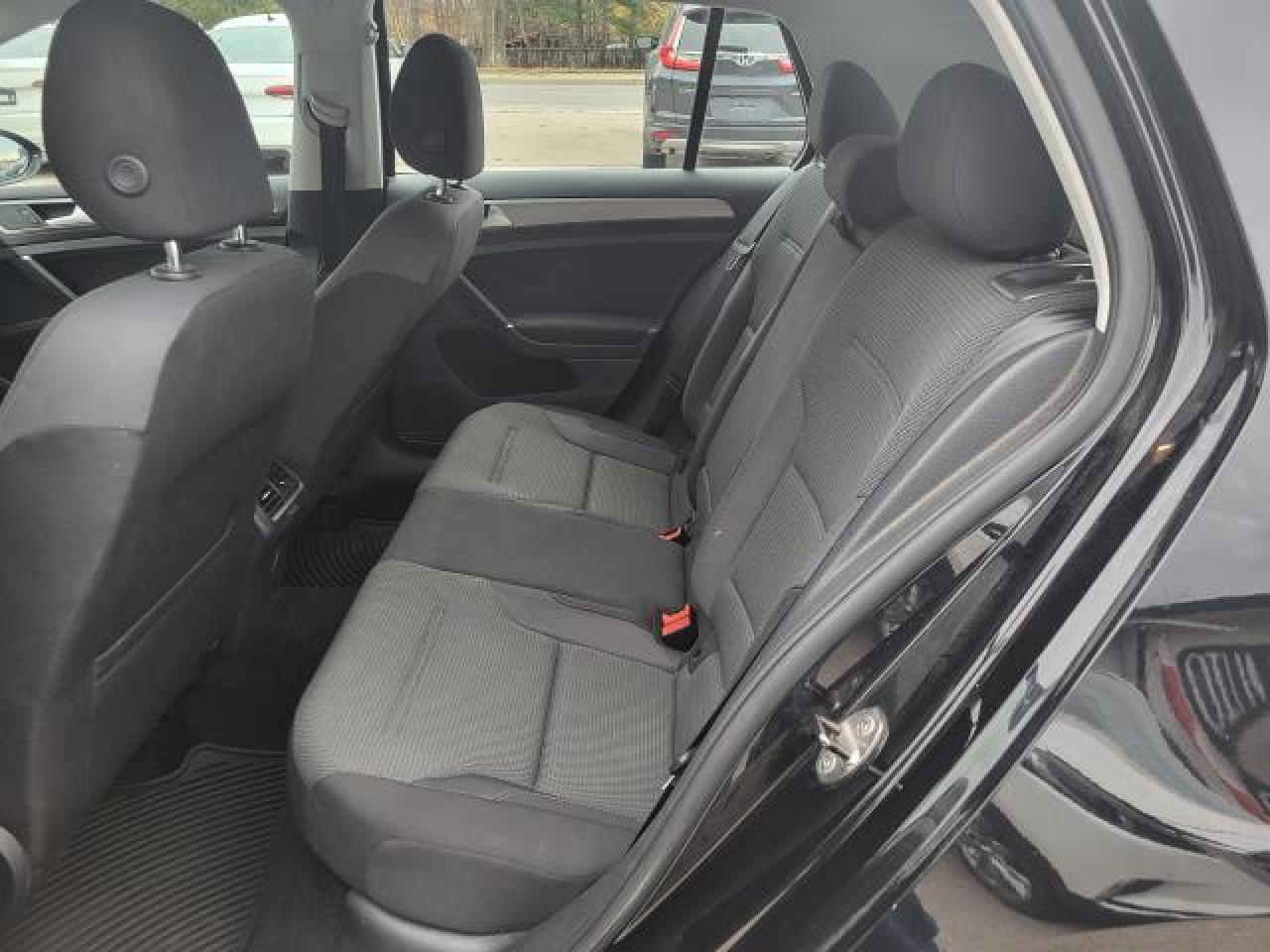 2016 Volkswagen Golf TRENDLINE Photo15