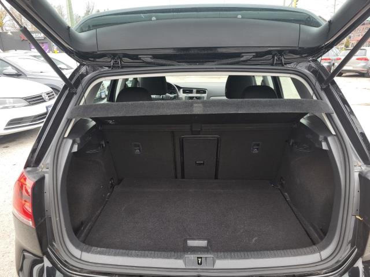 2016 Volkswagen Golf TRENDLINE Photo16