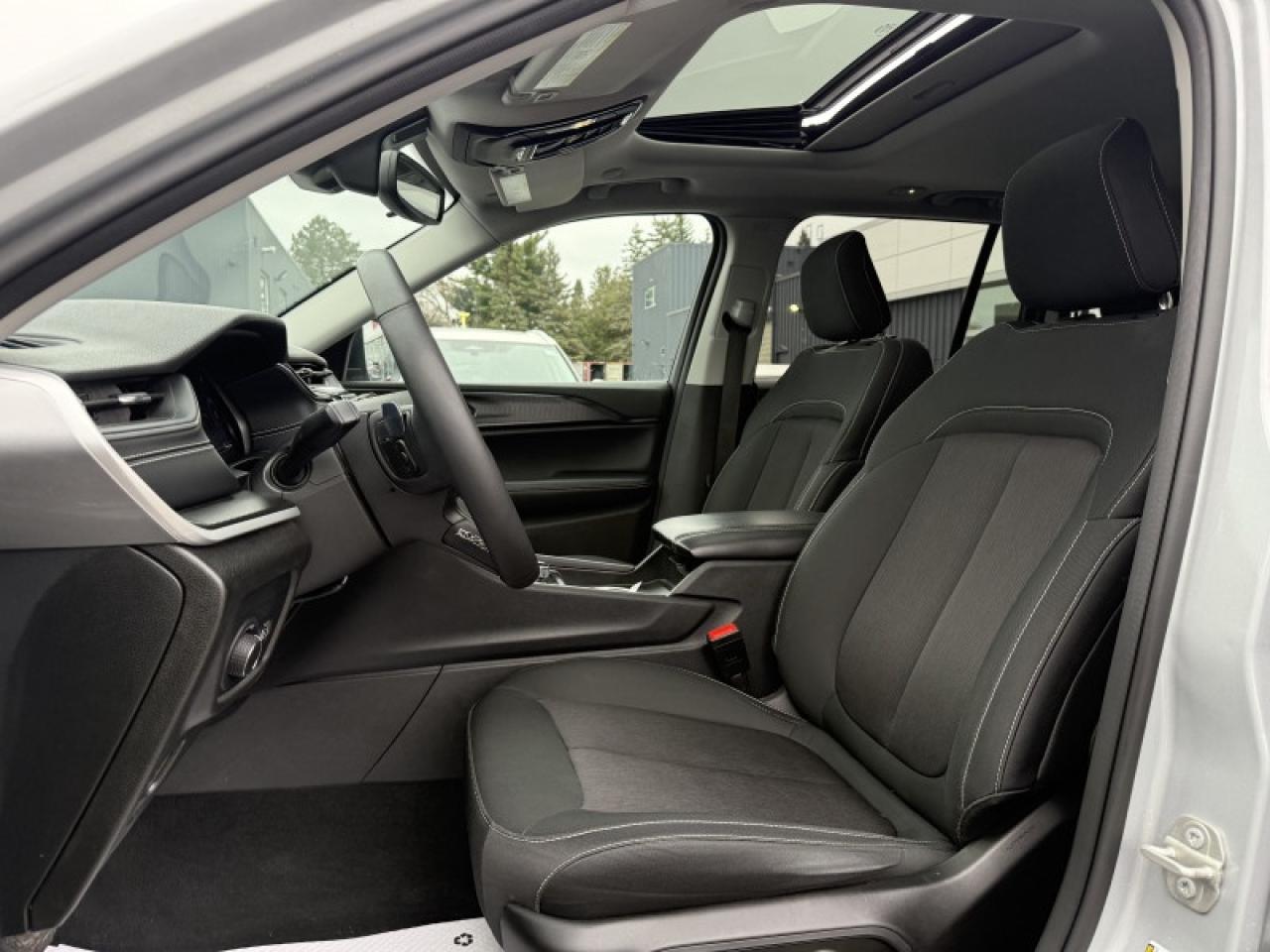 2023 Jeep Grand Cherokee Laredo  - Heated Seats Photo