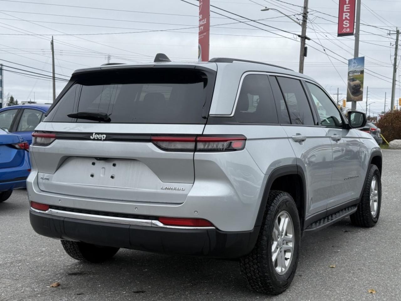 2023 Jeep Grand Cherokee Laredo  - Heated Seats Photo3