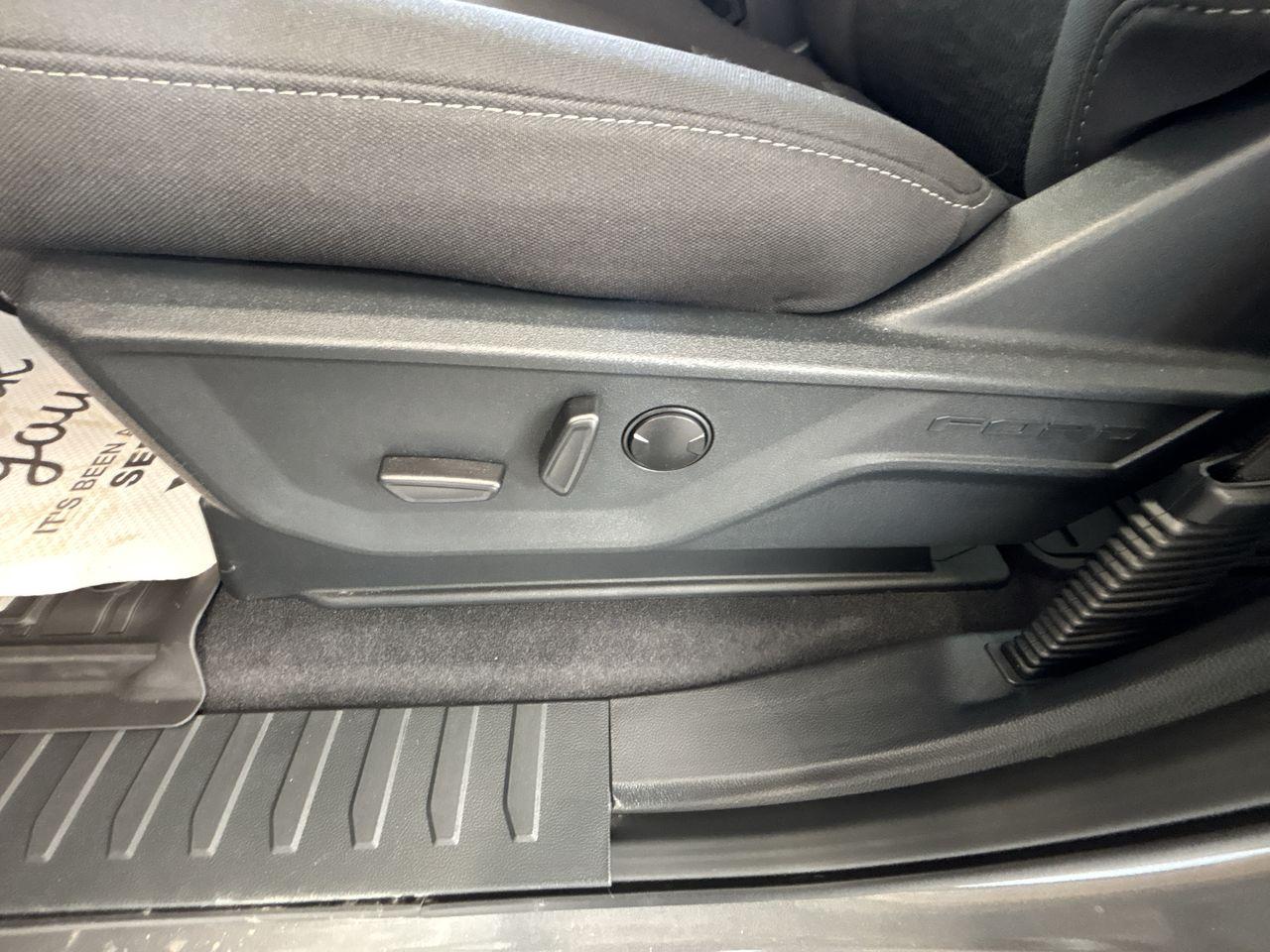 2025 Ford F-150 XLT 4WD SuperCrew 5.5' Box Photo5