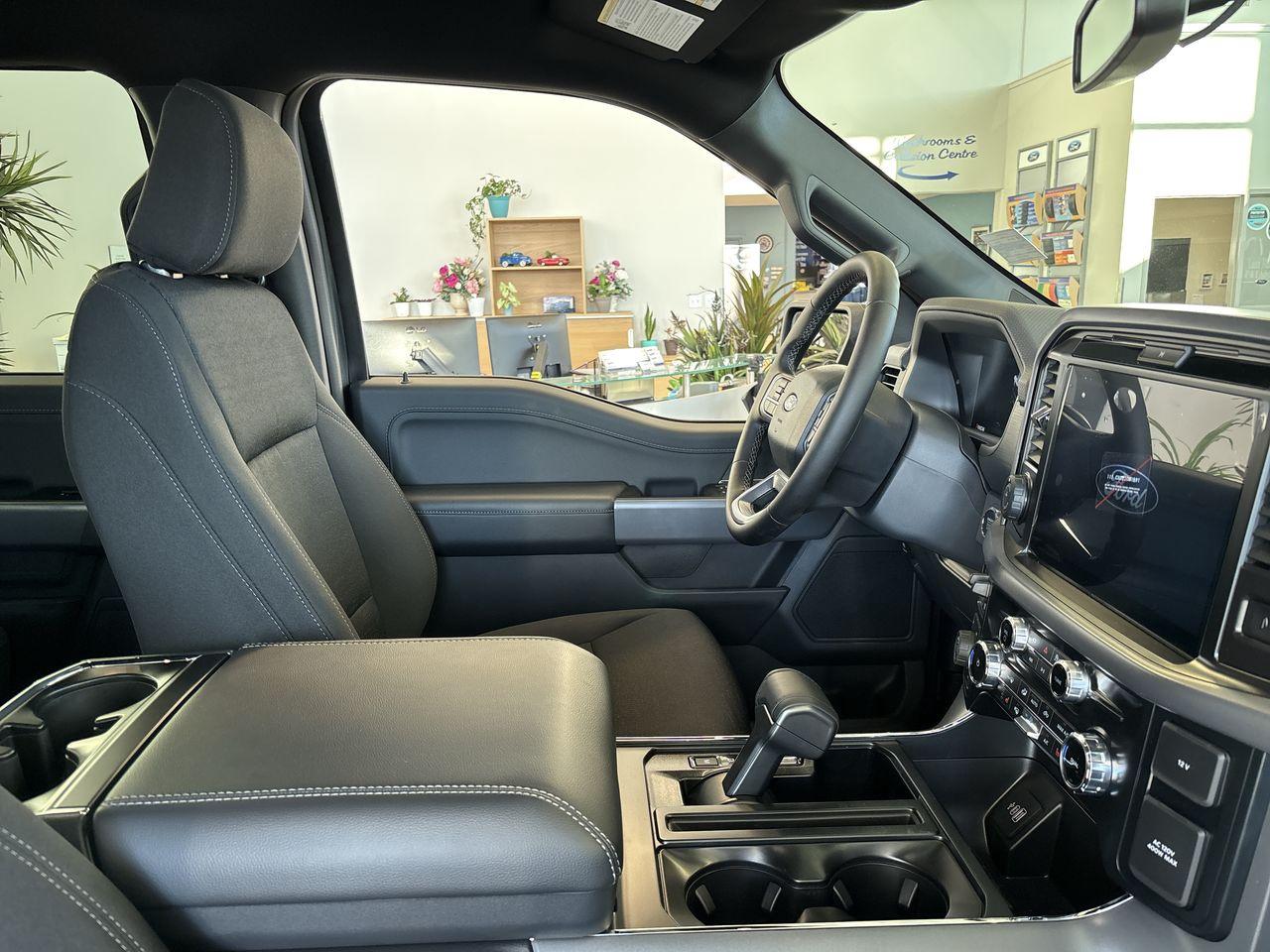 2025 Ford F-150 XLT 4WD SuperCrew 5.5' Box Photo5