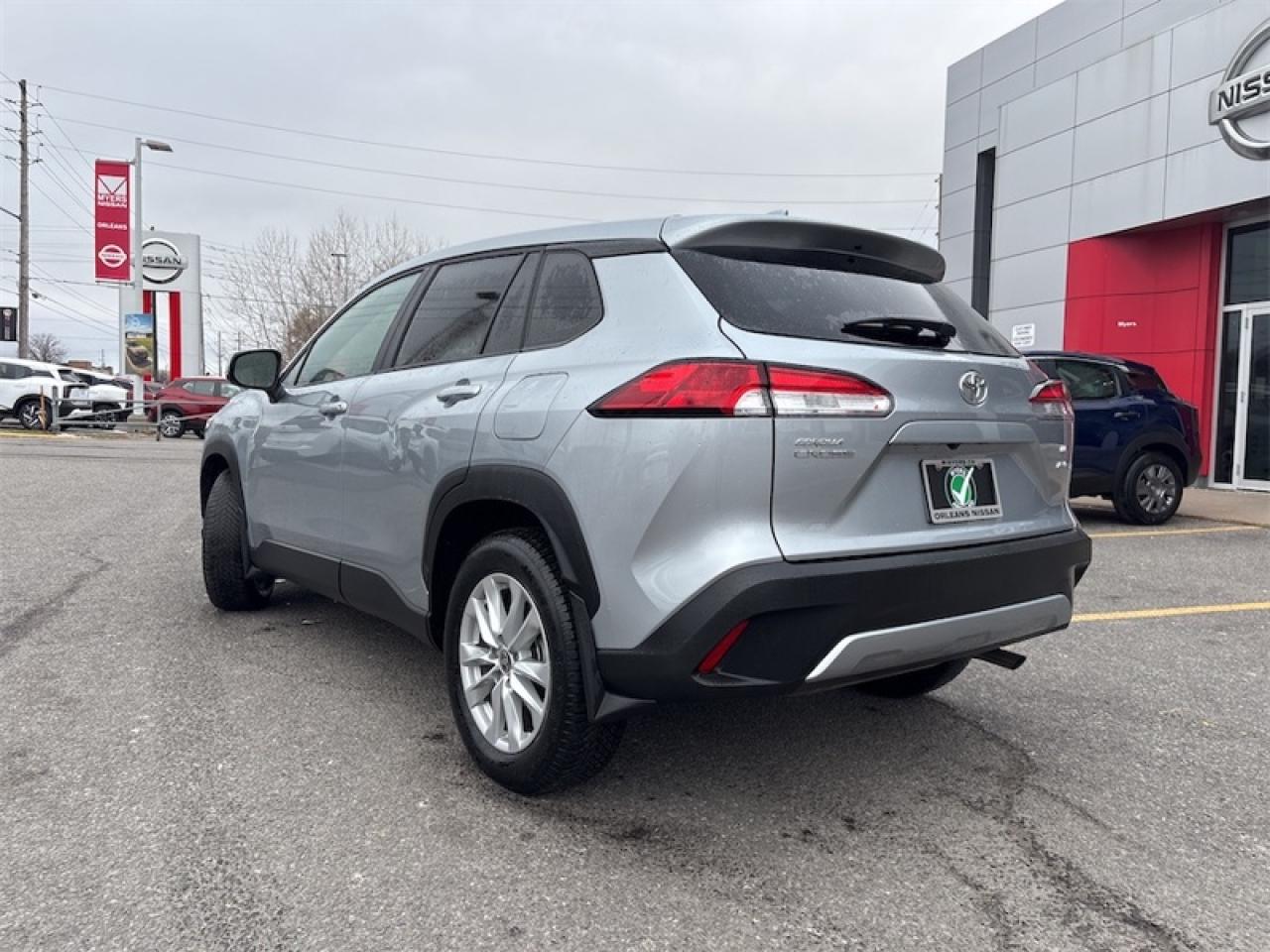 2024 Toyota Corolla Cross LE AWD  Clean CARFAX Photo