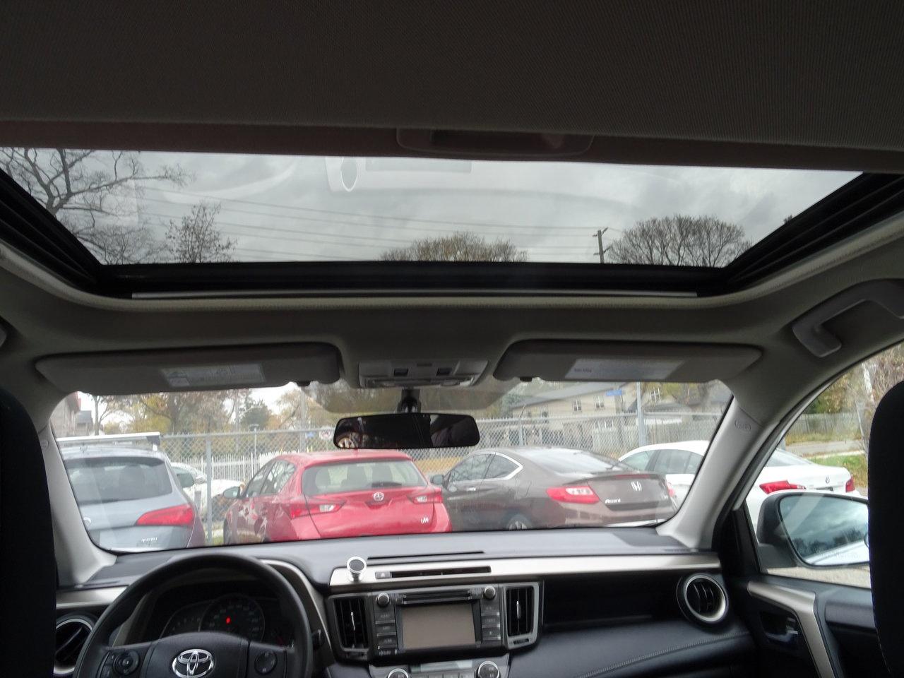 2015 Toyota RAV4 XLE - Photo #12