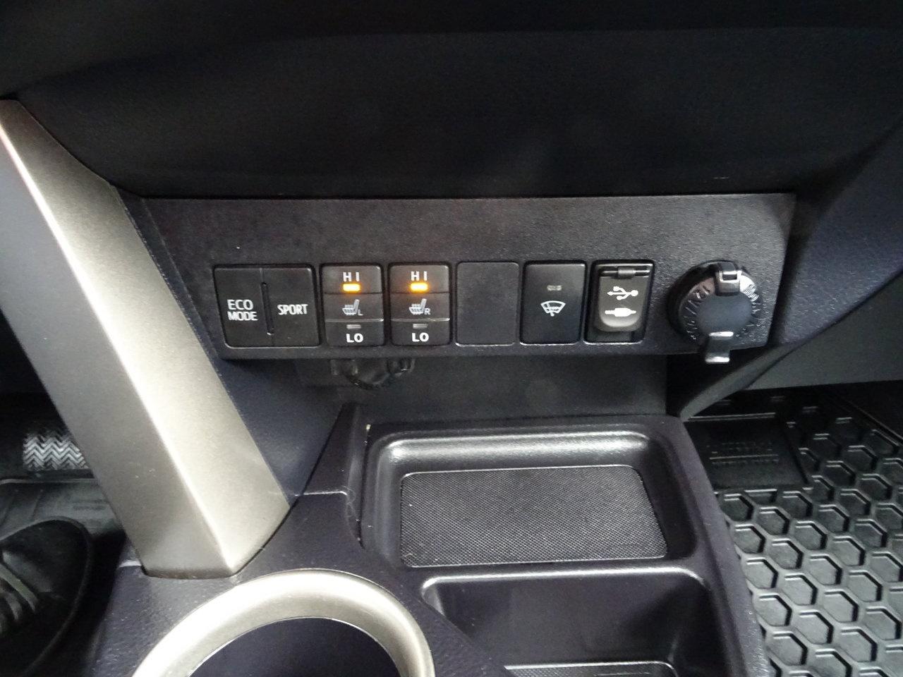 2015 Toyota RAV4 XLE - Photo #14