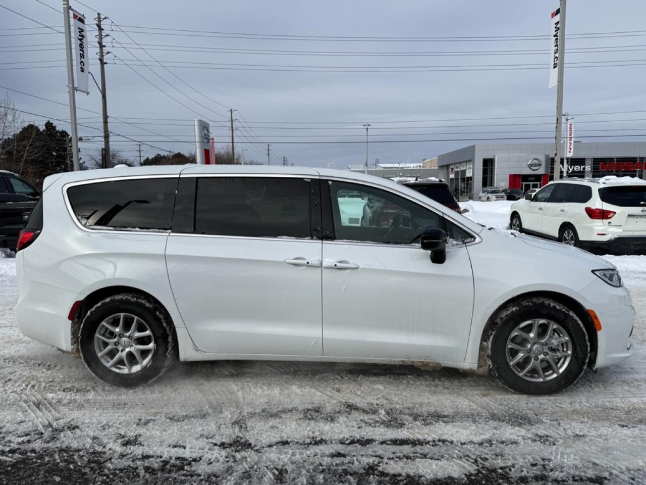 2026 Chrysler Pacifica Select  - Apple CarPlay - $159.40 /Wk Photo4