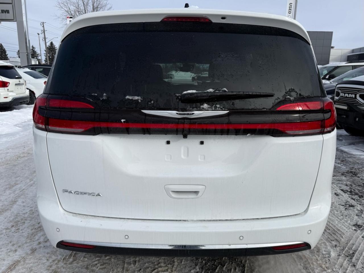 2026 Chrysler Pacifica Select  - Apple CarPlay - $159.40 /Wk Photo