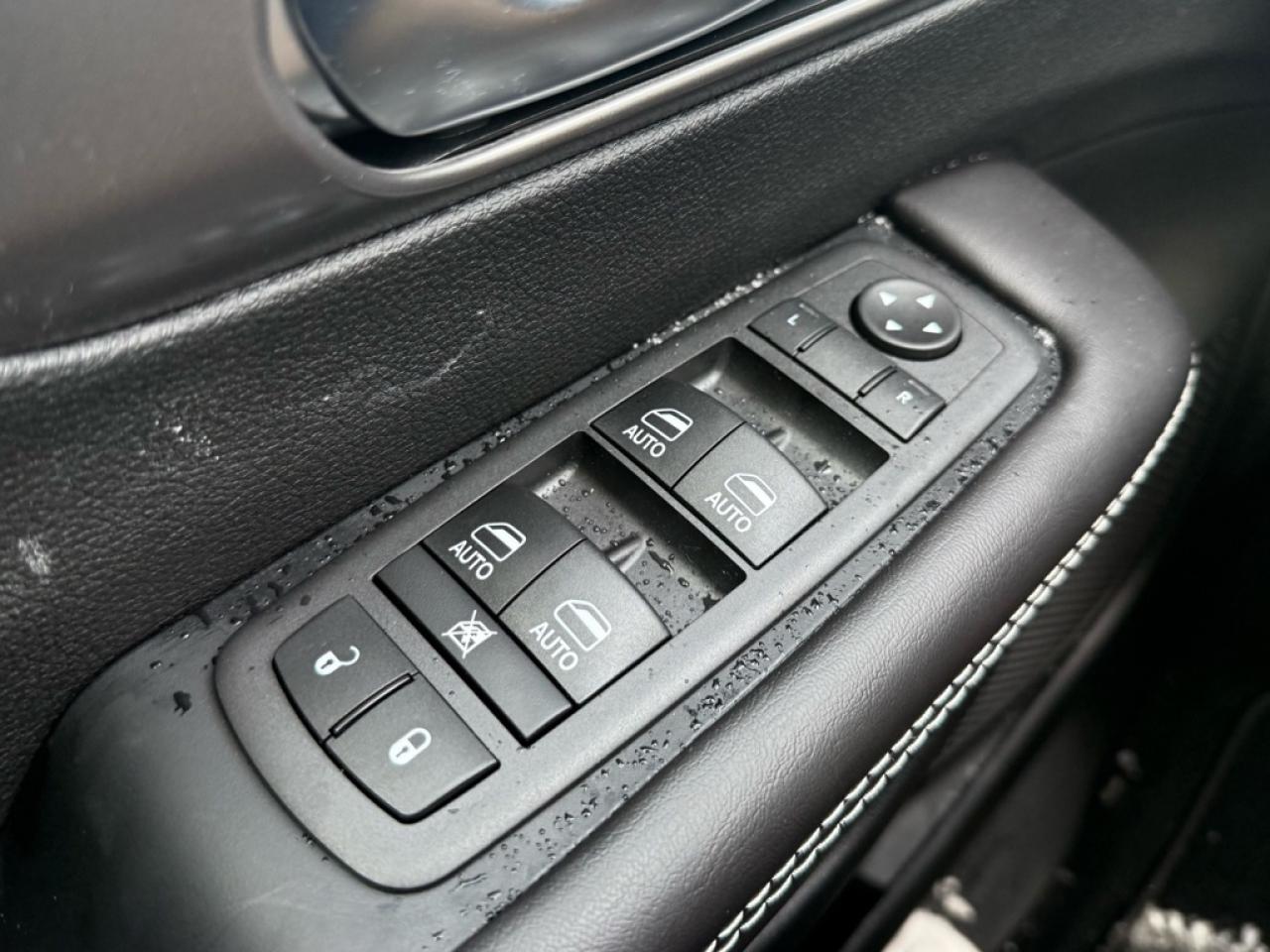 2026 Chrysler Pacifica Select  - Apple CarPlay - $159.40 /Wk Photo