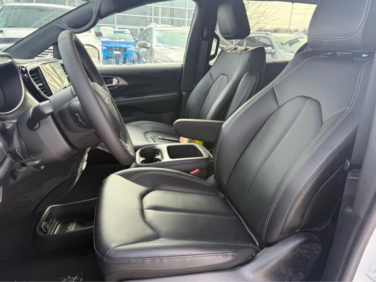 2026 Chrysler Pacifica Select  - Apple CarPlay - $159.40 /Wk Photo