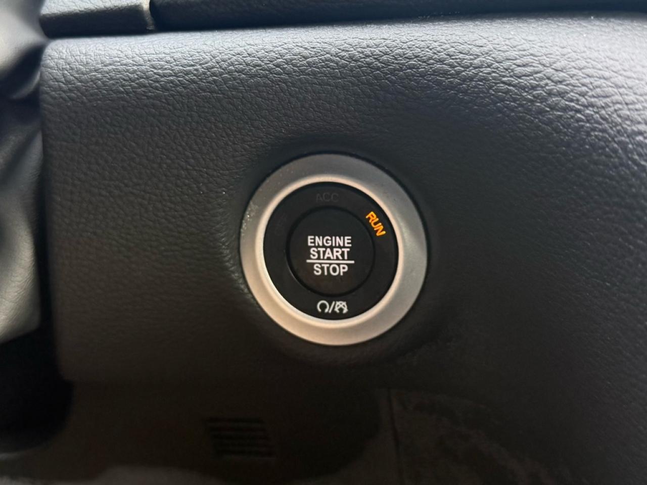 2026 Chrysler Pacifica Select  - Apple CarPlay - $159.40 /Wk Photo