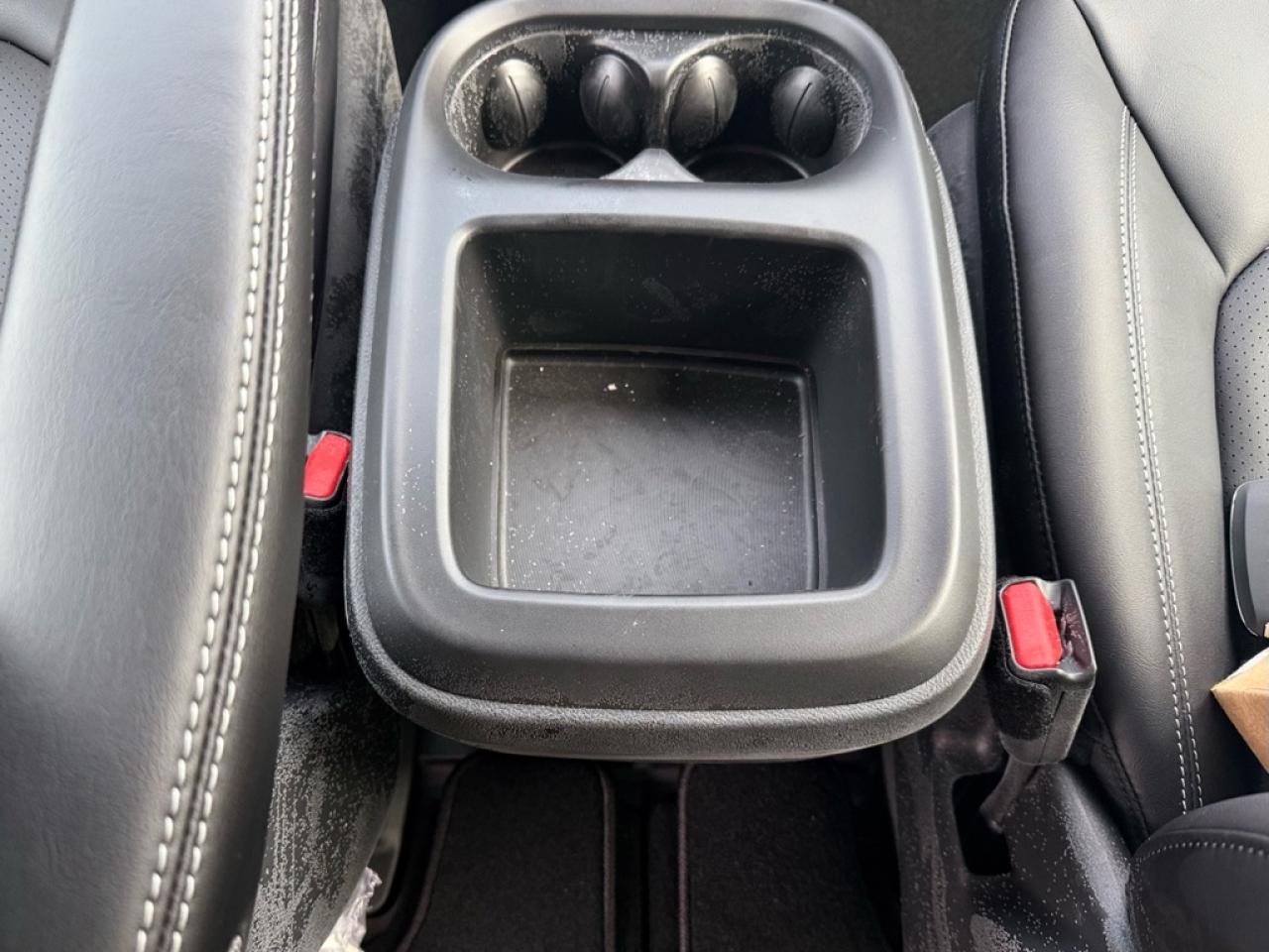 2026 Chrysler Pacifica Select  - Apple CarPlay - $159.40 /Wk Photo