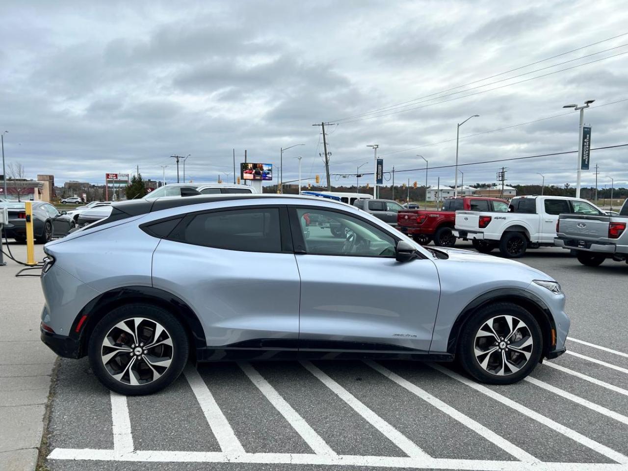 2022 Ford Mustang Mach-E Premium Photo3