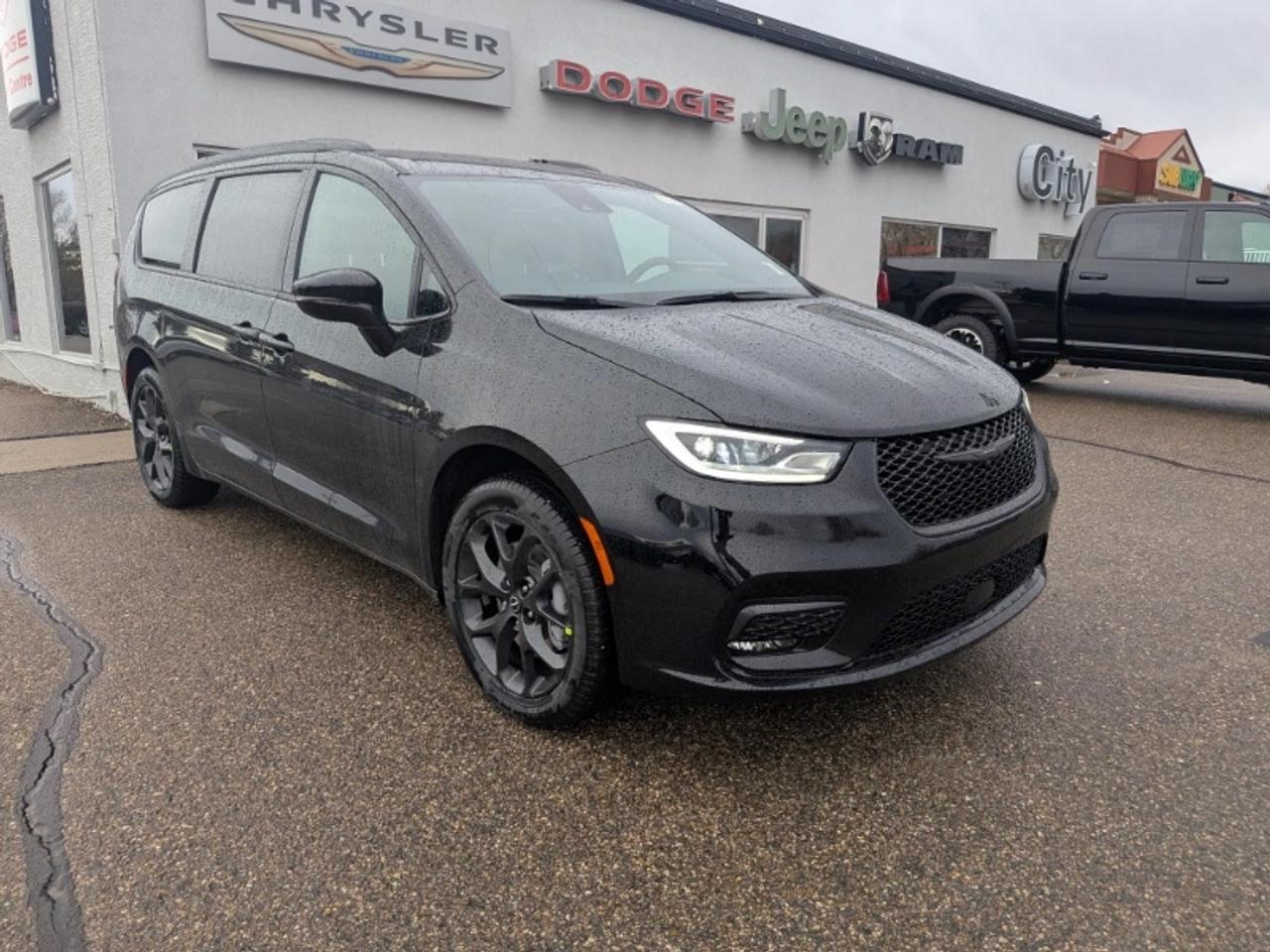 2026 Chrysler Pacifica Select Photo0