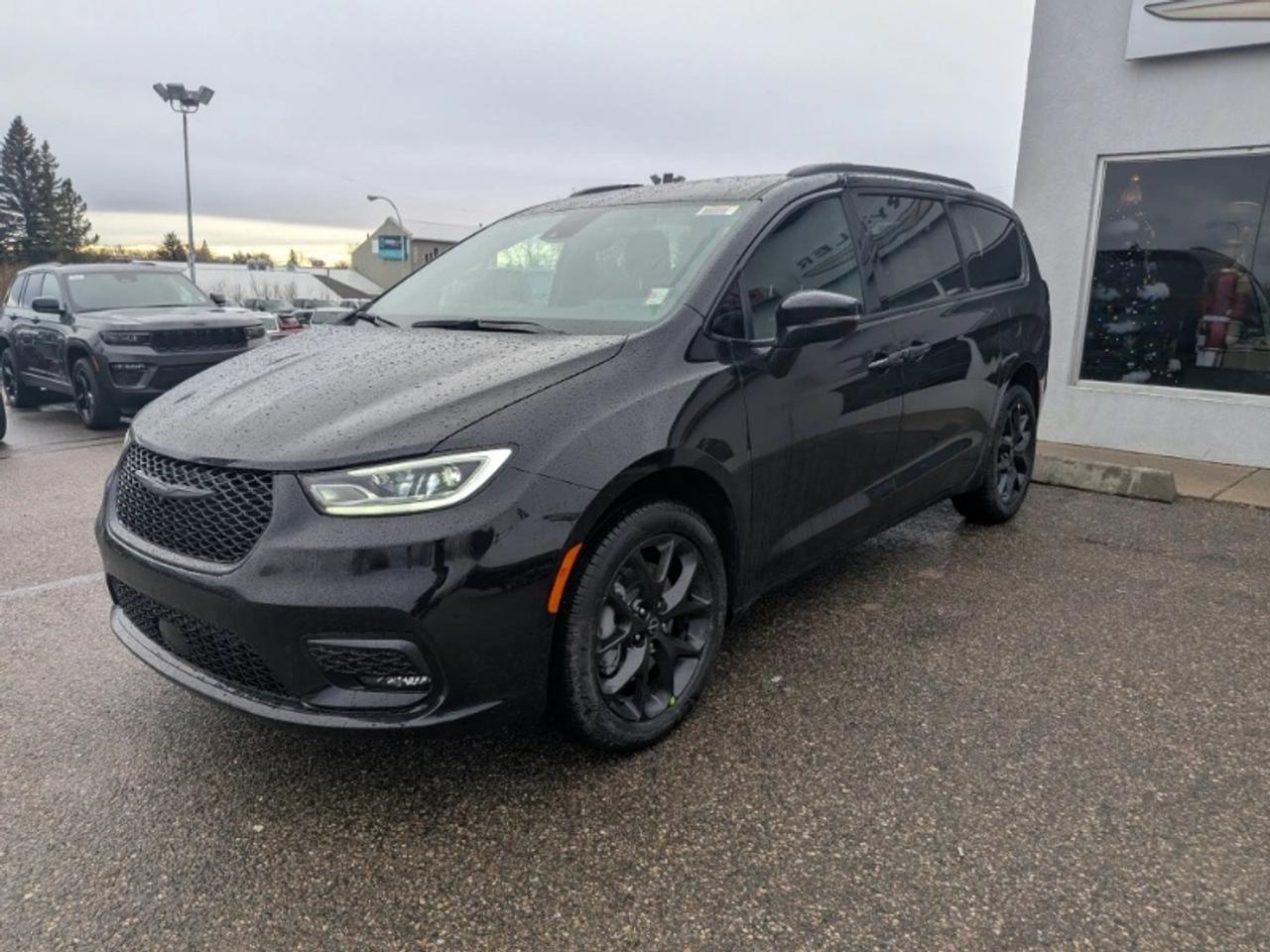 2026 Chrysler Pacifica Select Photo2