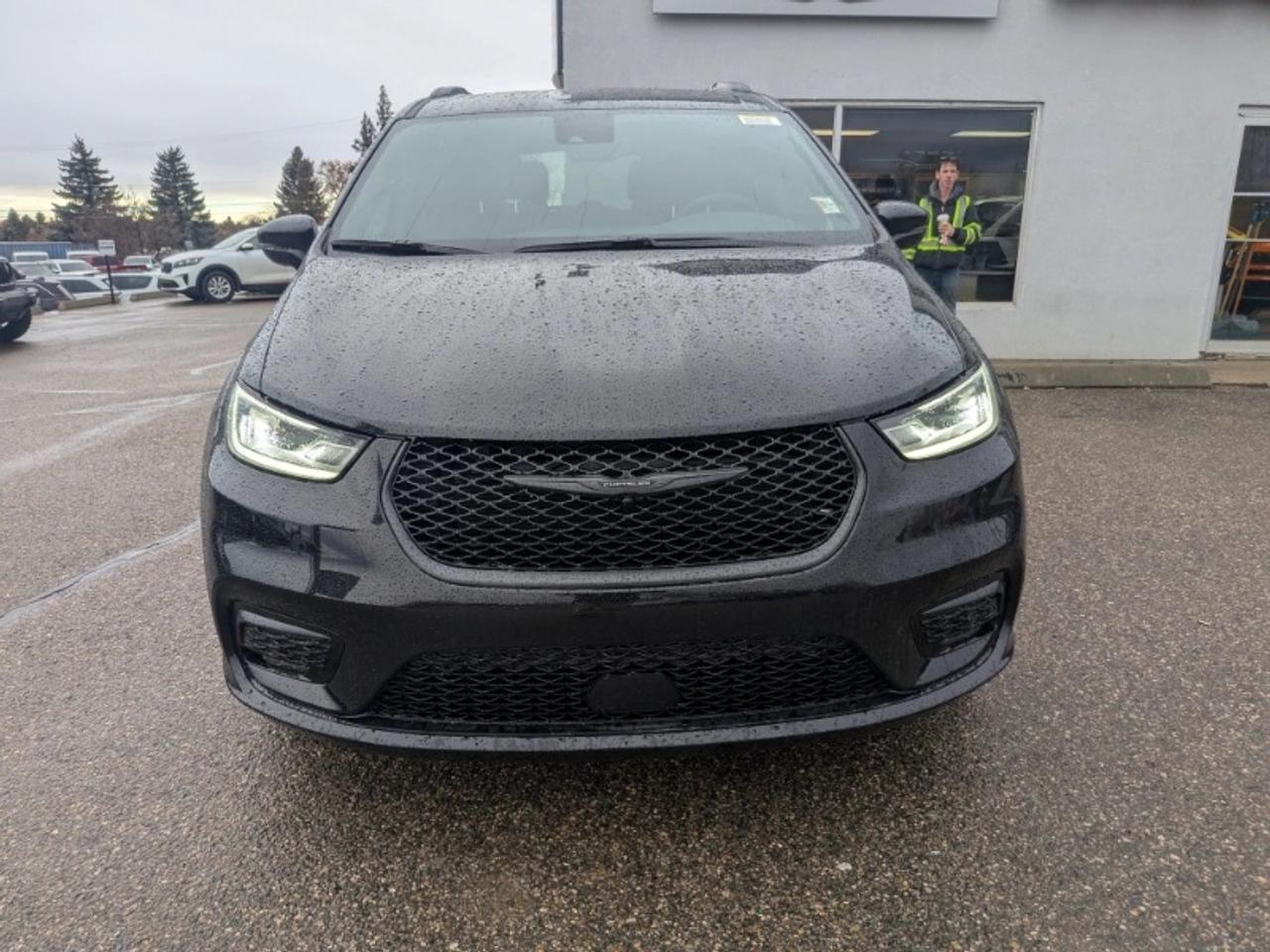 2026 Chrysler Pacifica Select Photo