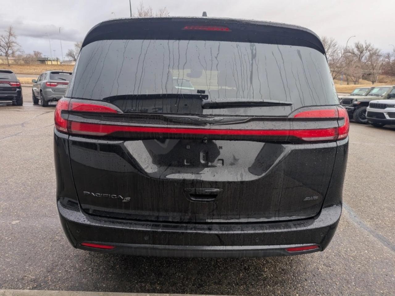 2026 Chrysler Pacifica Select Photo