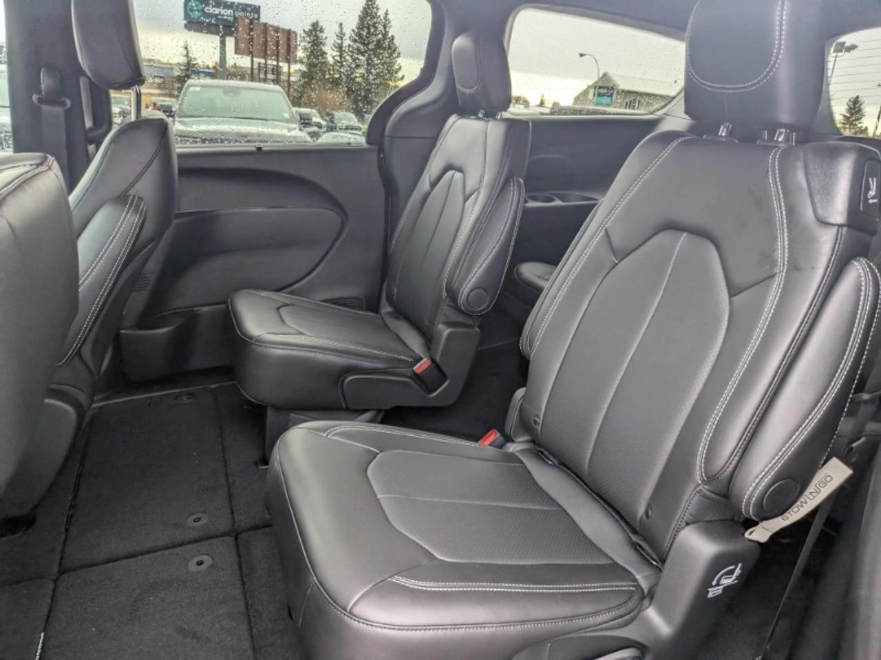 2026 Chrysler Pacifica Select Photo