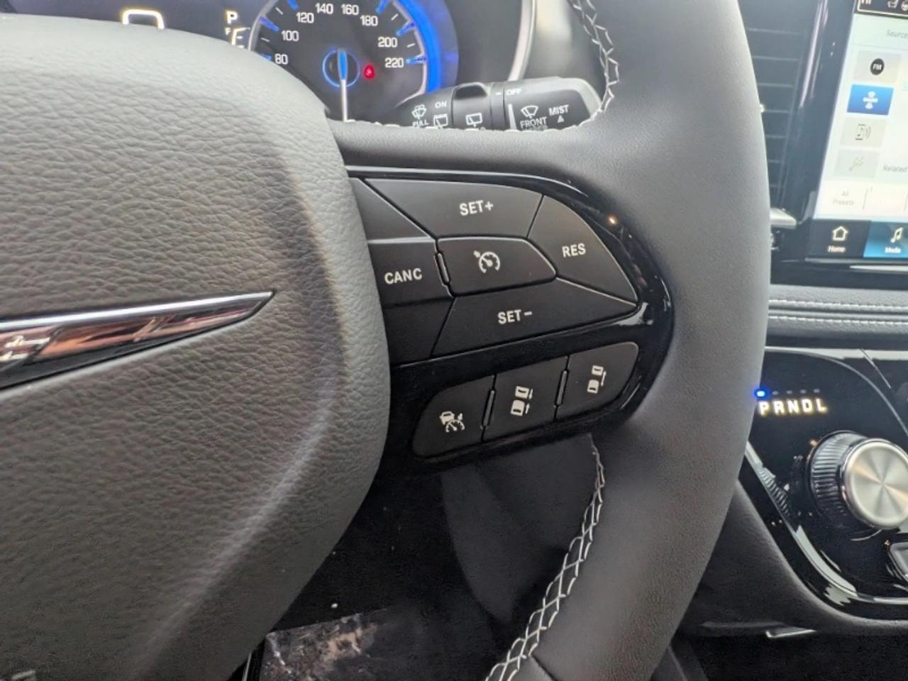 2026 Chrysler Pacifica Select Photo