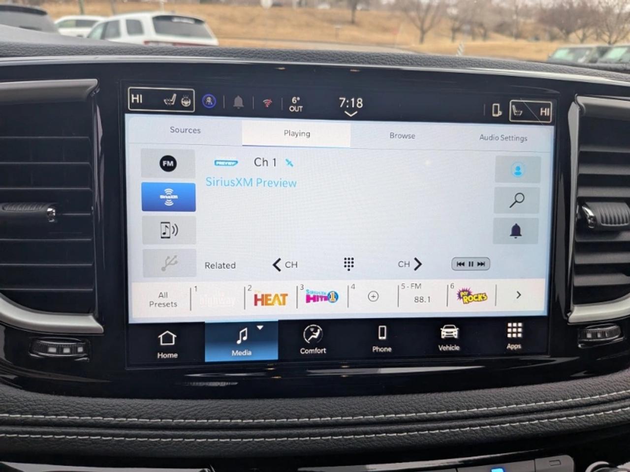 2026 Chrysler Pacifica Select Photo