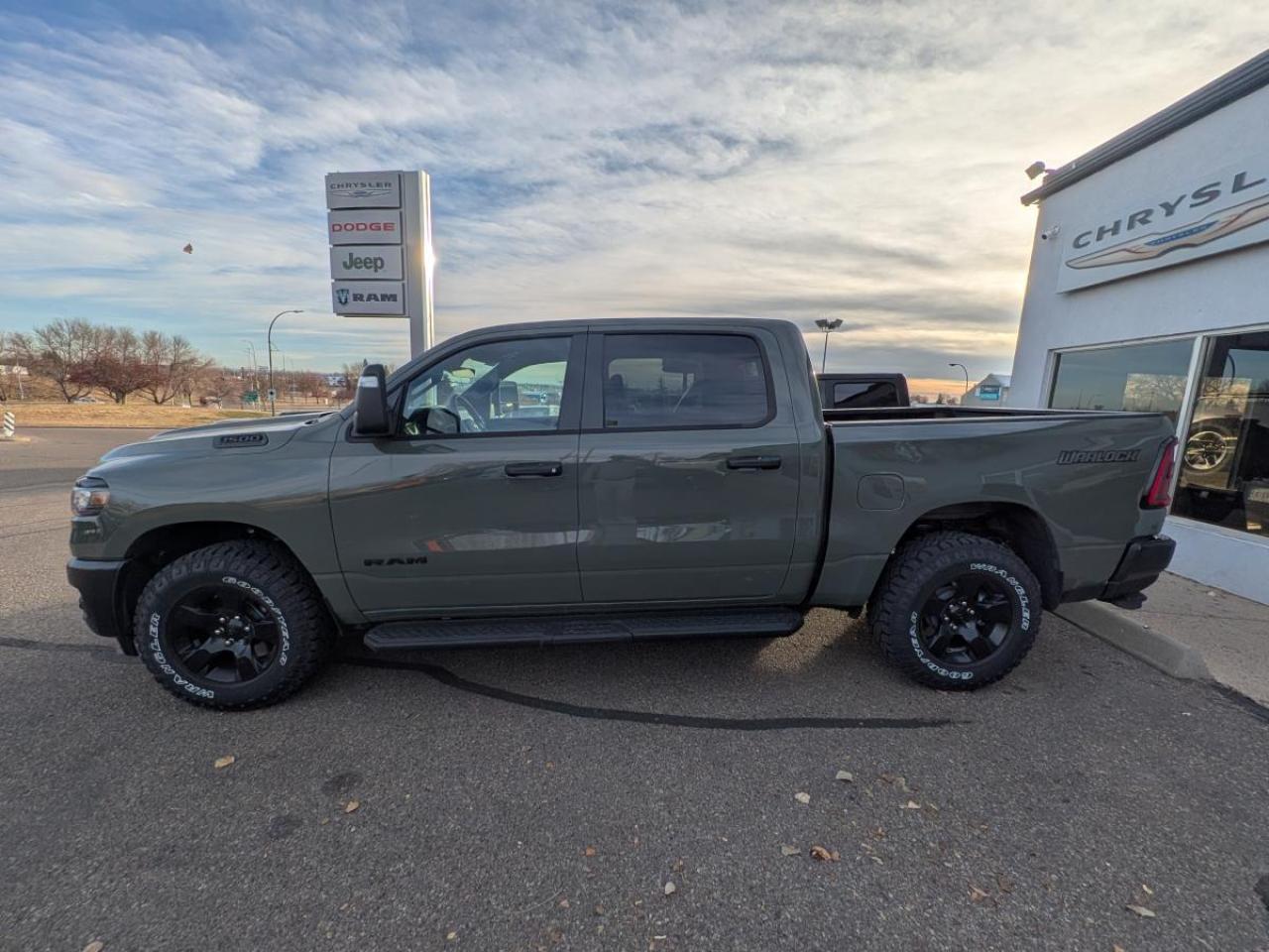 2026 RAM 1500 Warlock 4x4 Crew Cab 5'7" Box Photo3