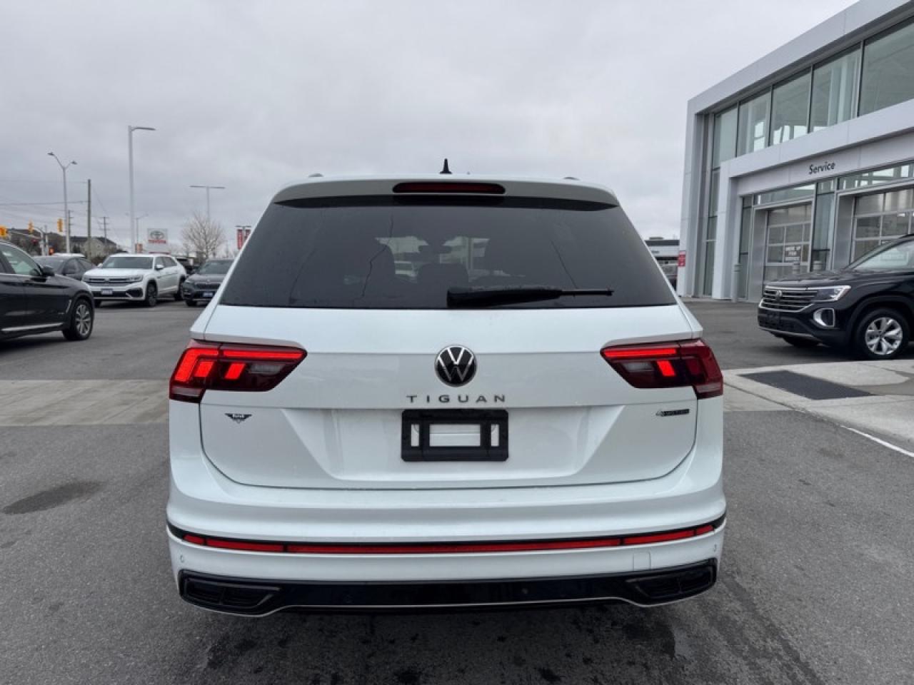 2022 Volkswagen Tiguan Comfortline R-Line Black Edition Photo