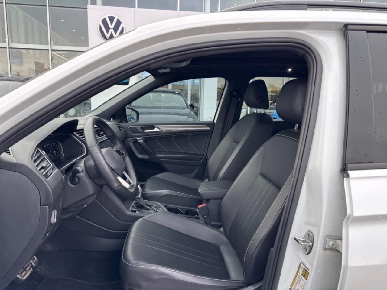 2022 Volkswagen Tiguan Comfortline R-Line Black Edition Photo