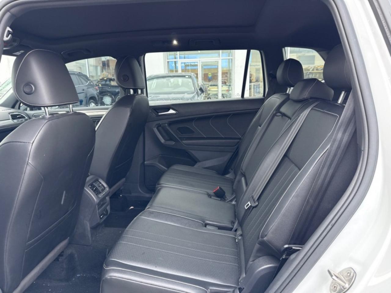 2022 Volkswagen Tiguan Comfortline R-Line Black Edition Photo