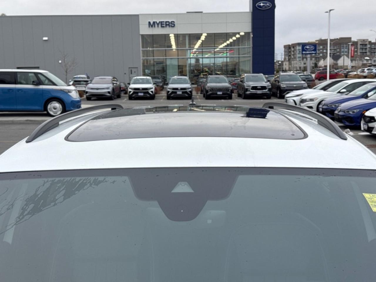 2022 Volkswagen Tiguan Comfortline R-Line Black Edition Photo