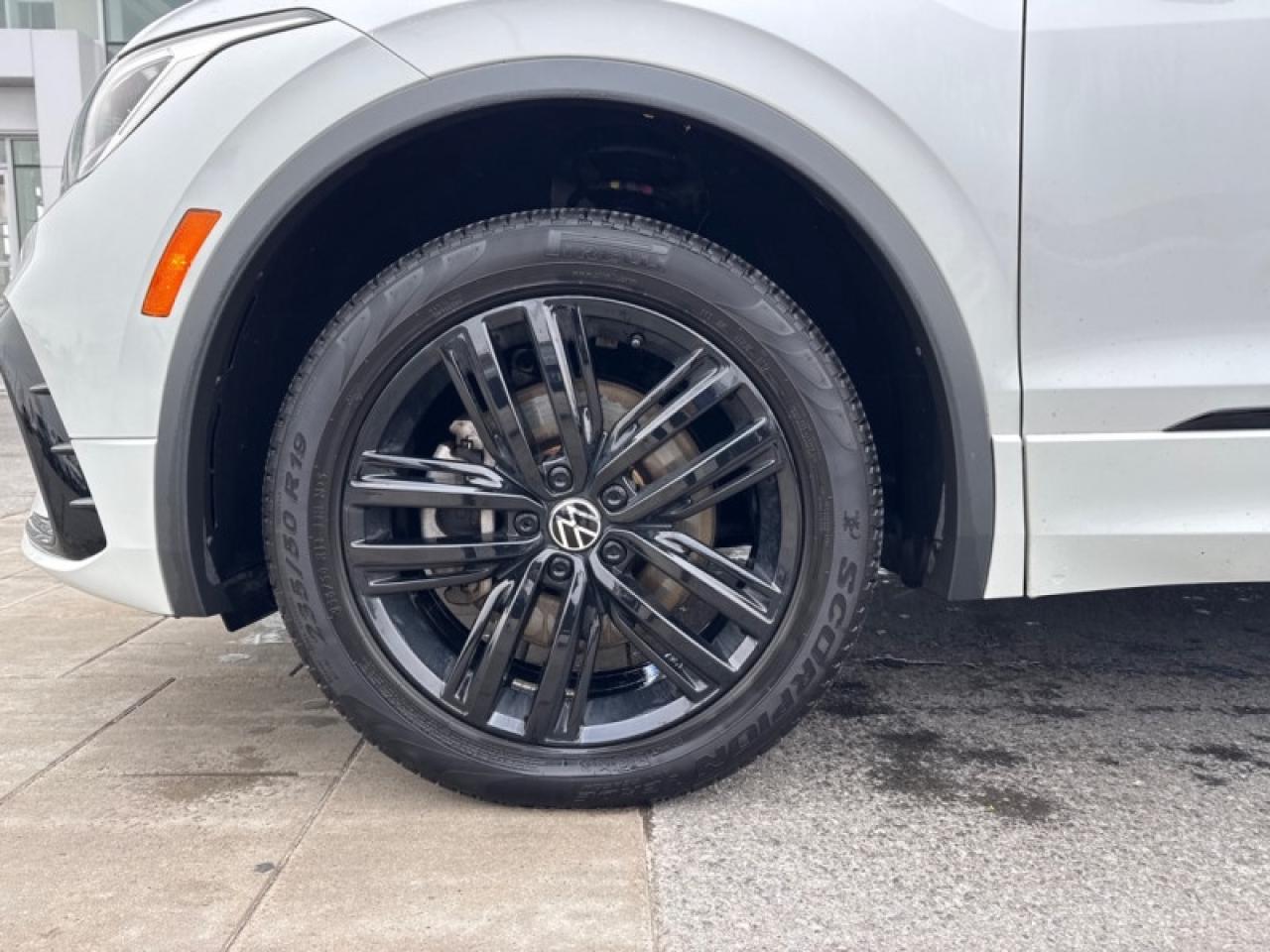 2022 Volkswagen Tiguan Comfortline R-Line Black Edition Photo