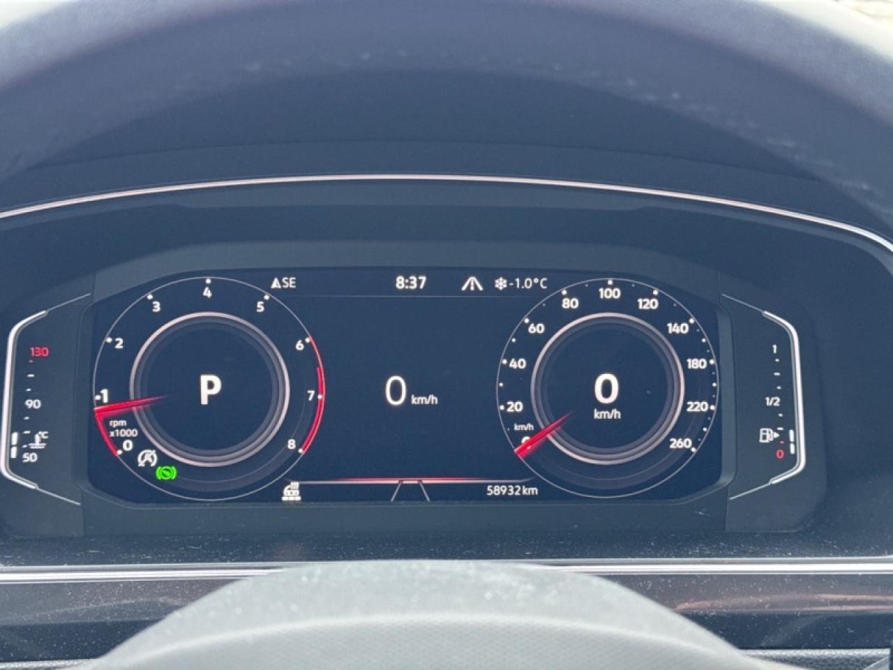 2022 Volkswagen Tiguan Comfortline R-Line Black Edition Photo