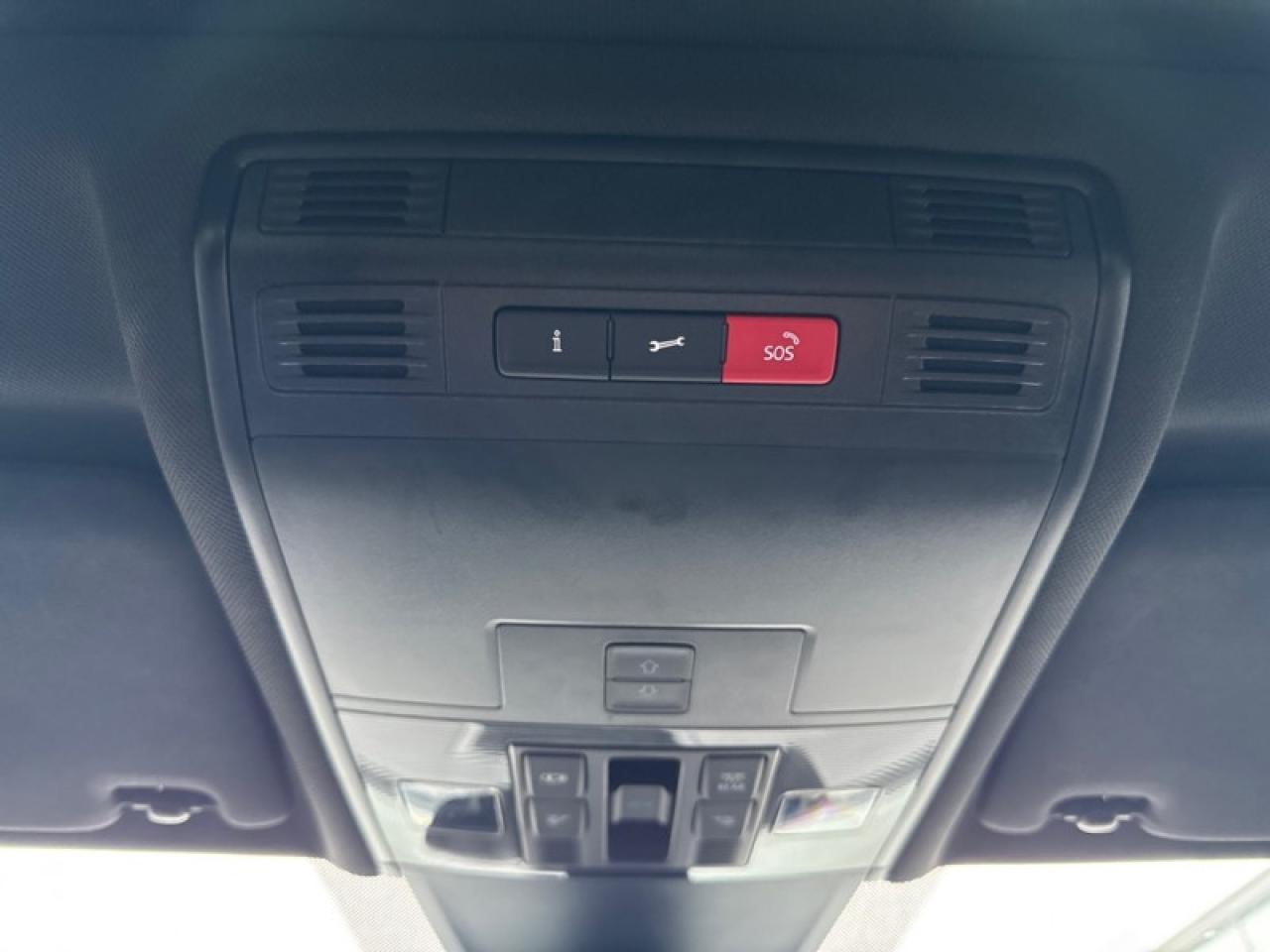 2022 Volkswagen Tiguan Comfortline R-Line Black Edition Photo