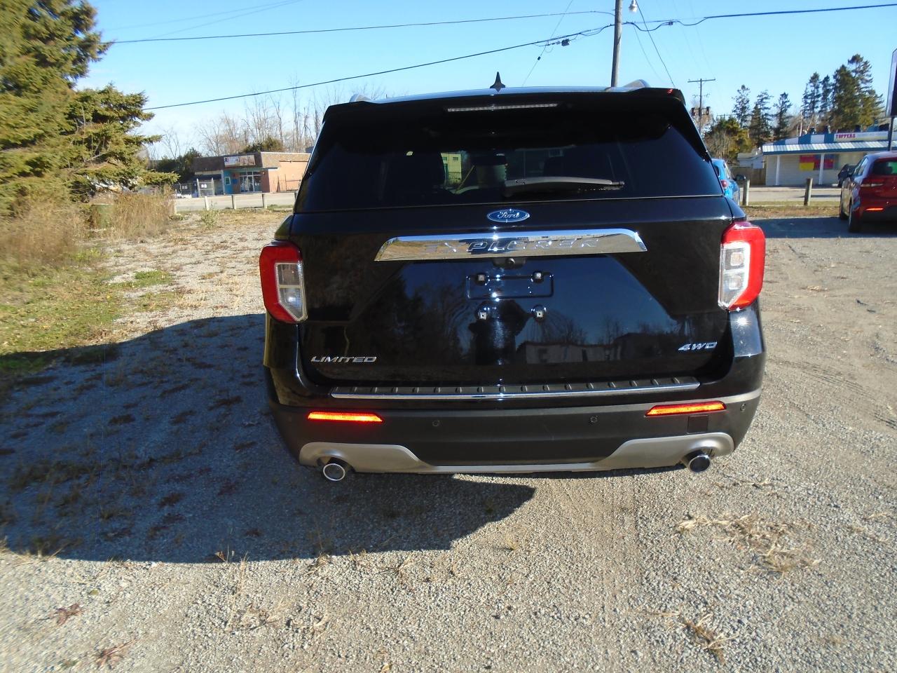 2023 Ford Explorer LIMITED Photo2