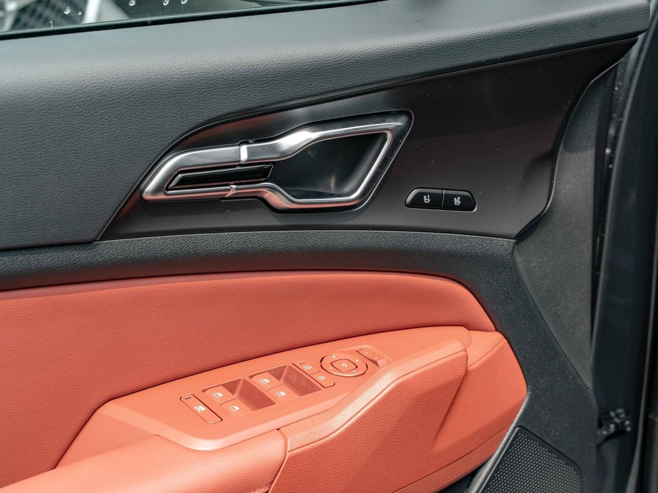 2026 Kia Sportage EX Premium AWD w/Red Interior Photo